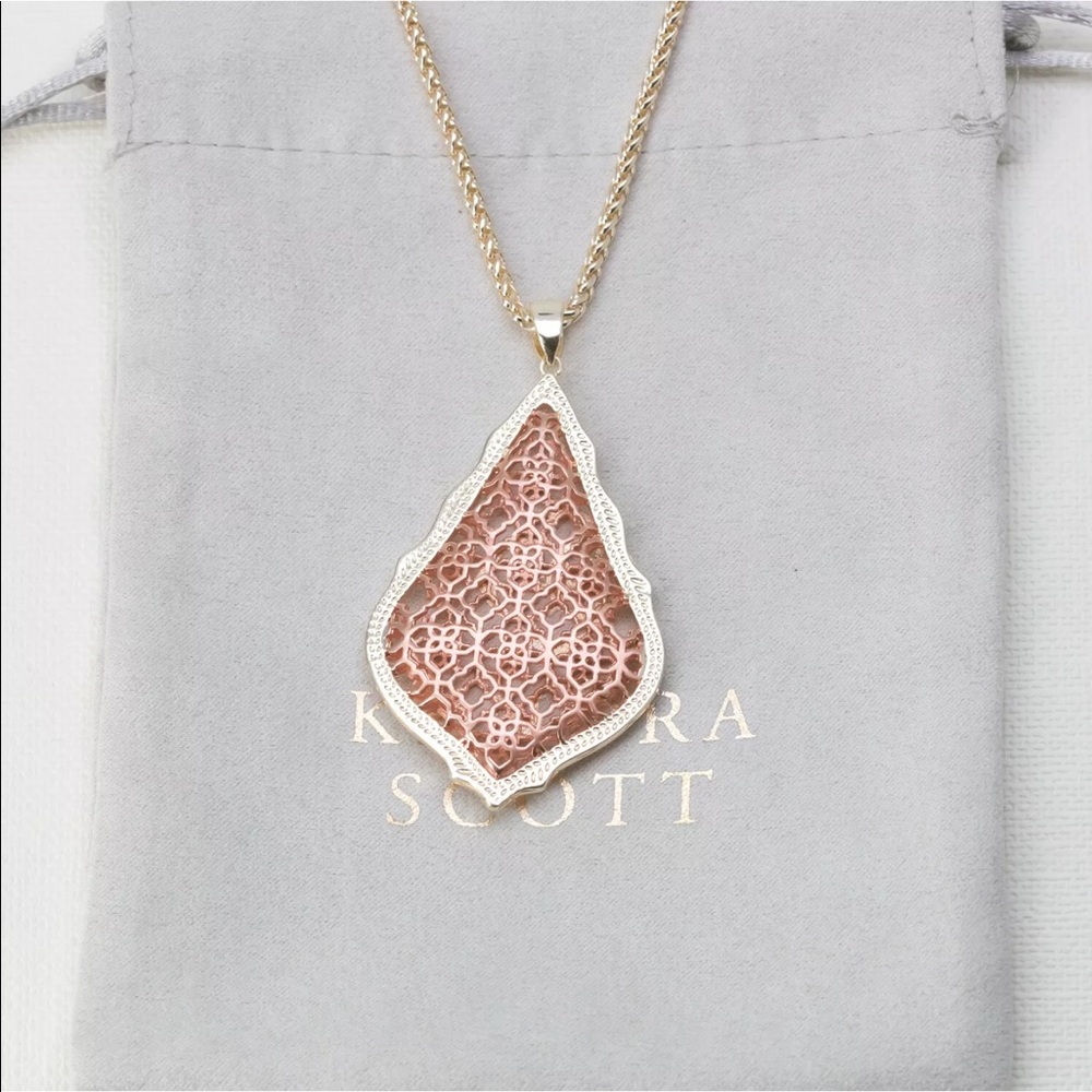 ♥️♥️SOLD♥️♥️KENDRA SCOTT** AIDEN PENDANT